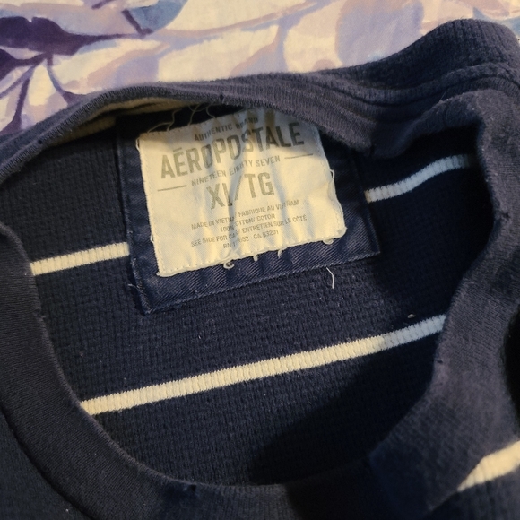 Distressed Long Sleeve Aero NY - Picture 3 of 4